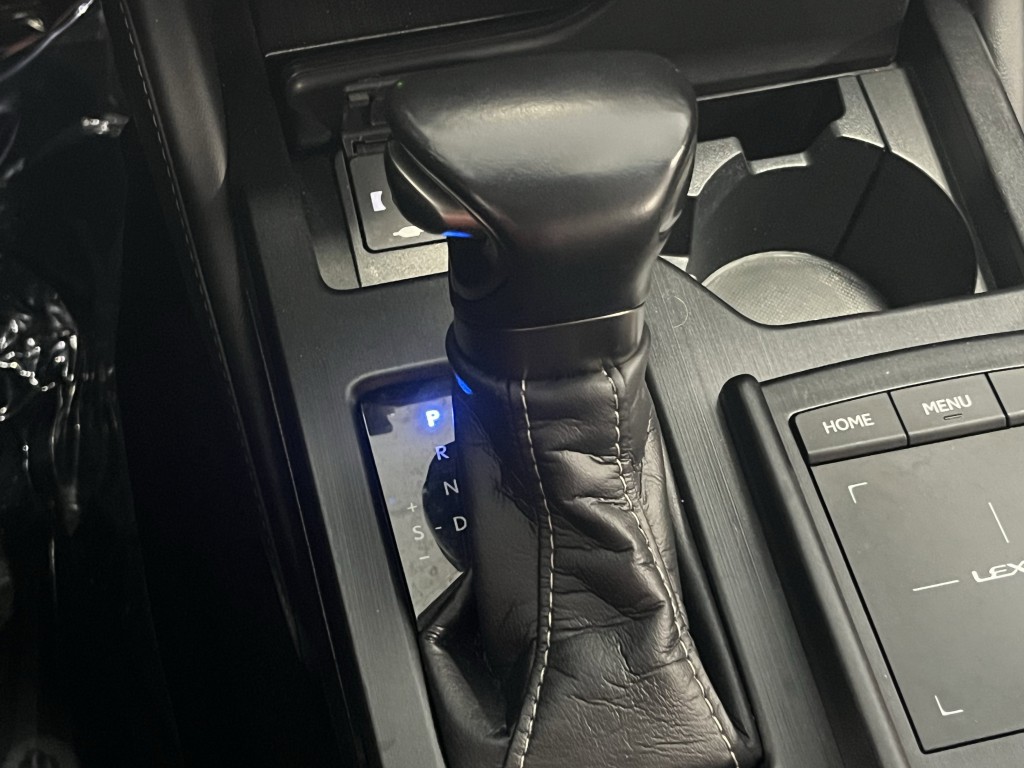 2021 Lexus ES Image 21