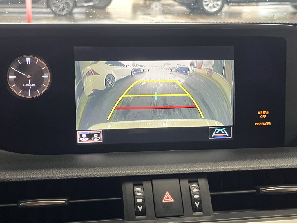 2021 Lexus ES Image 23