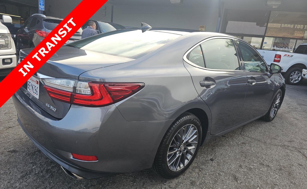 2018 Lexus ES Image 5
