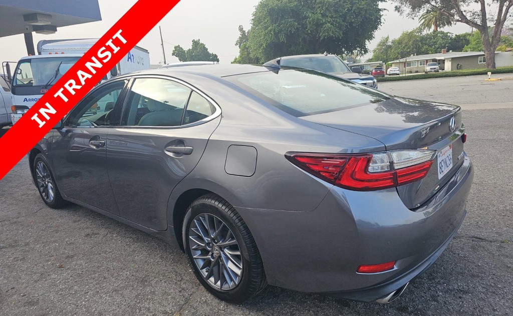 2018 Lexus ES Image 6