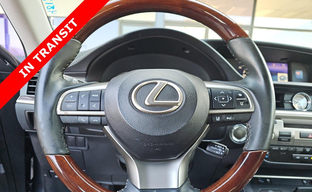 2018 Lexus ES Image 8