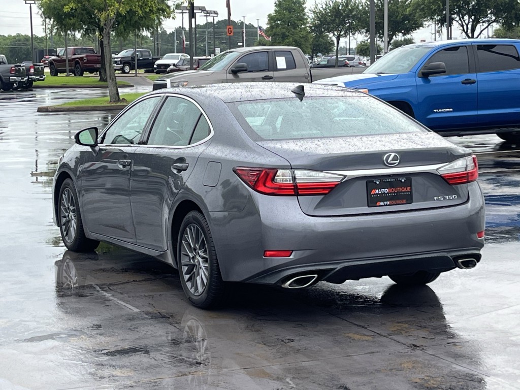 2018 Lexus ES Image 9