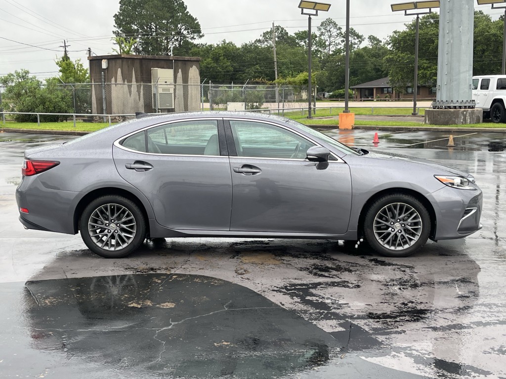 2018 Lexus ES Image 10