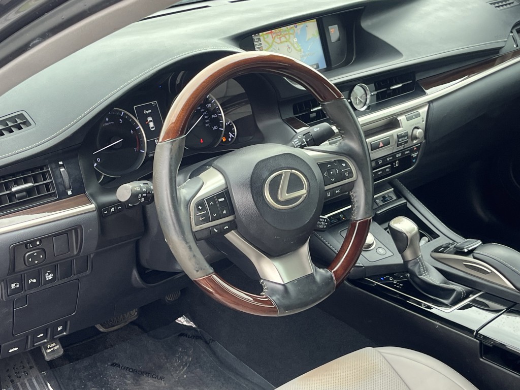 2018 Lexus ES Image 12