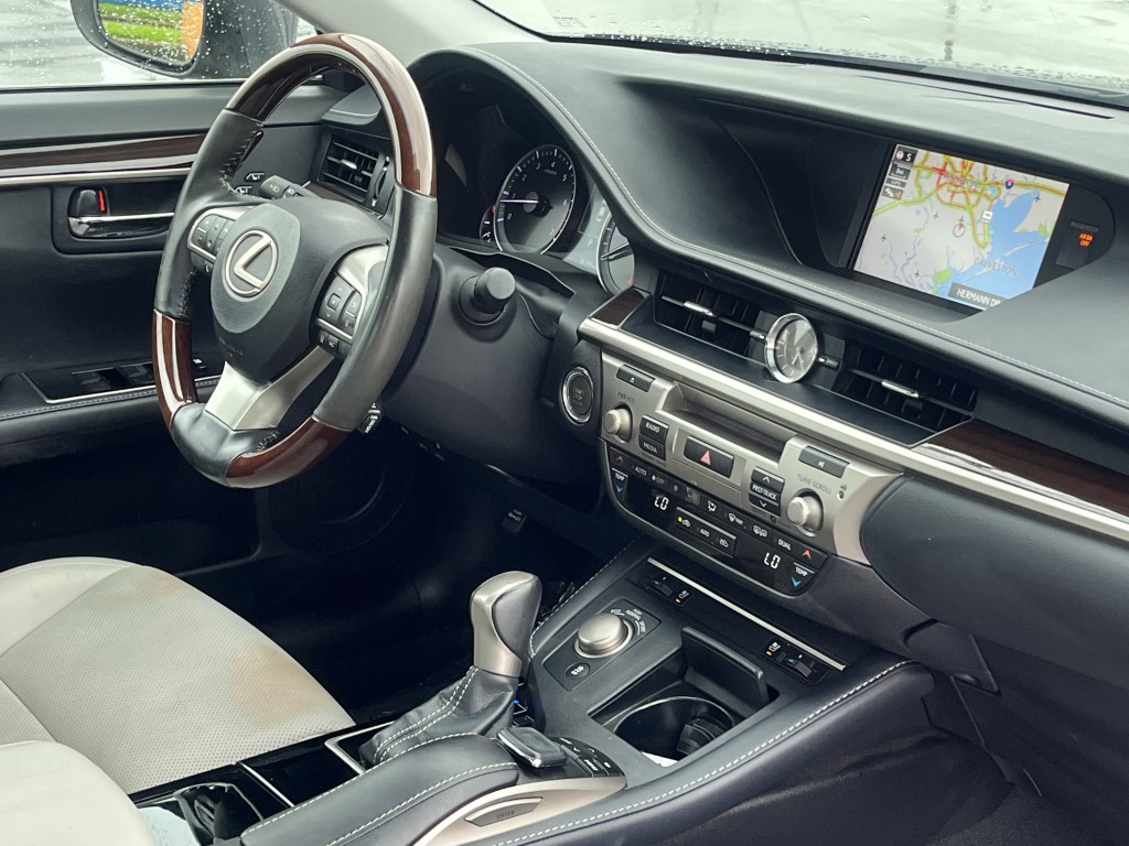 2018 Lexus ES Image 13