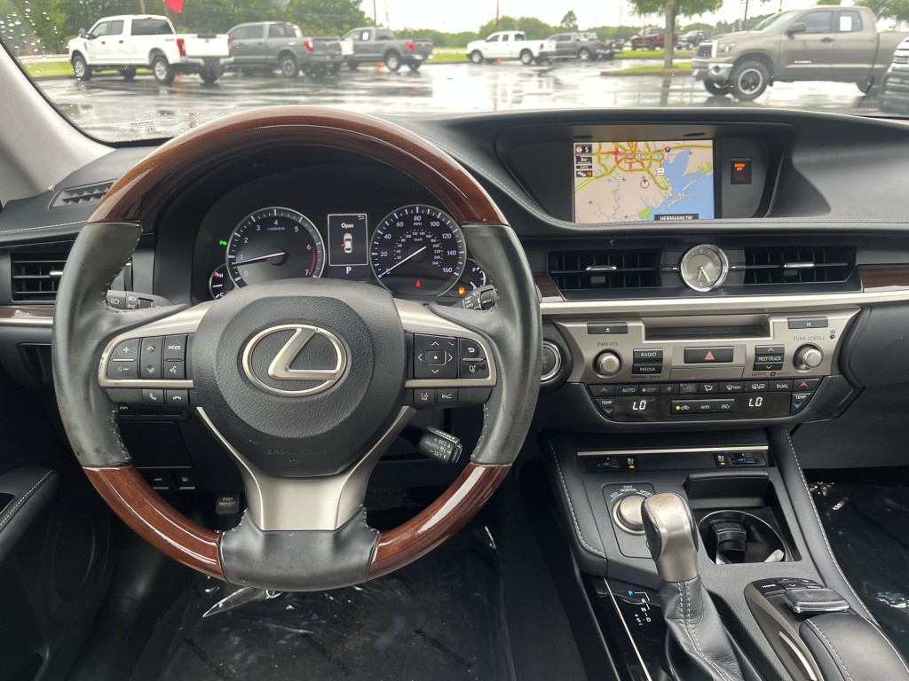 2018 Lexus ES Image 14
