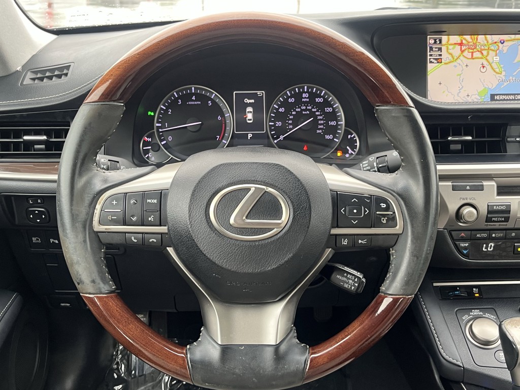 2018 Lexus ES Image 15