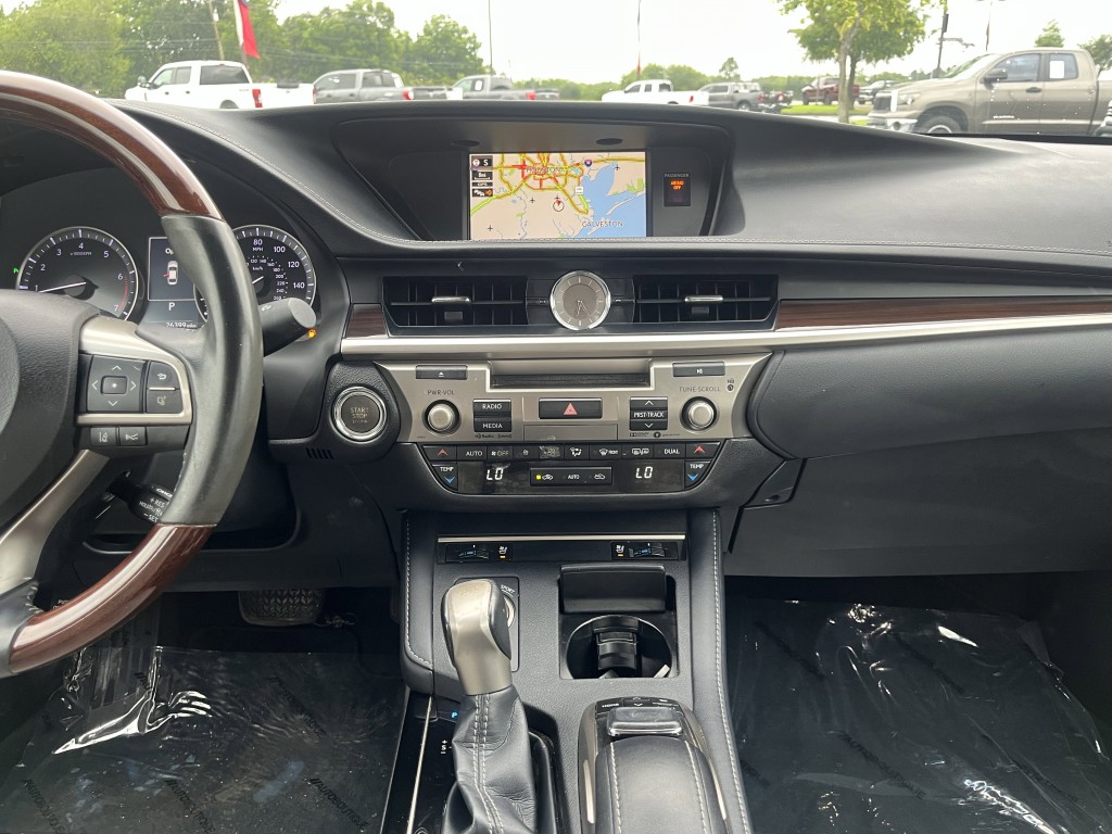 2018 Lexus ES Image 22