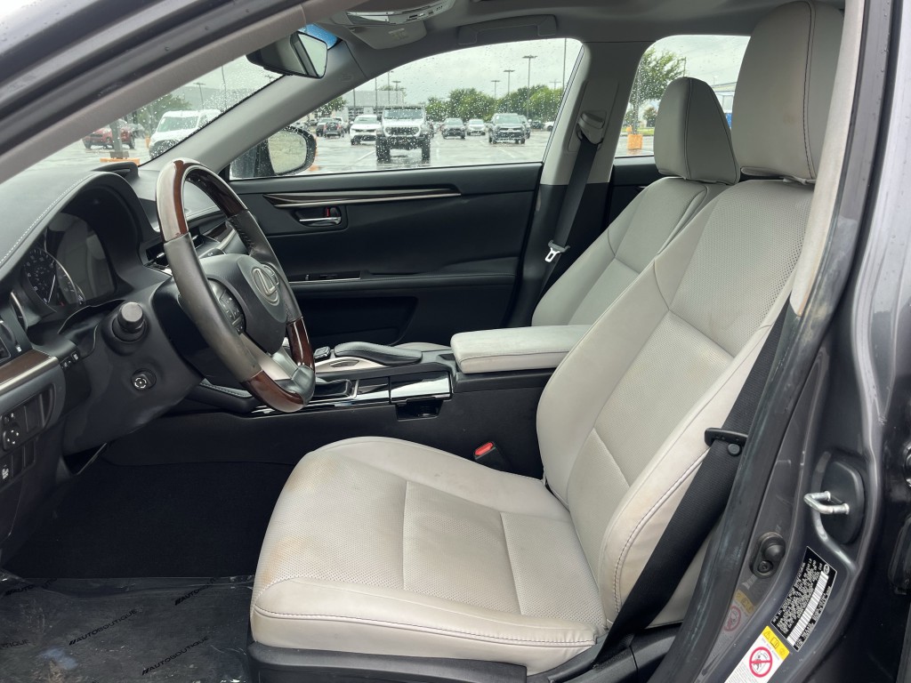 2018 Lexus ES Image 25