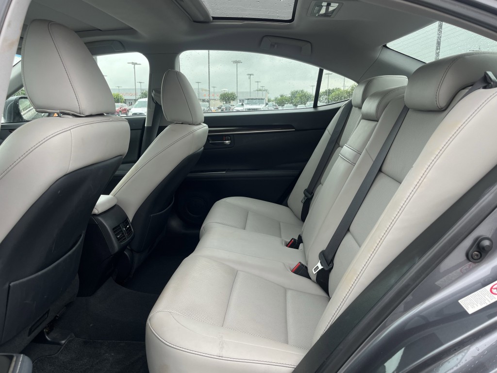 2018 Lexus ES Image 27
