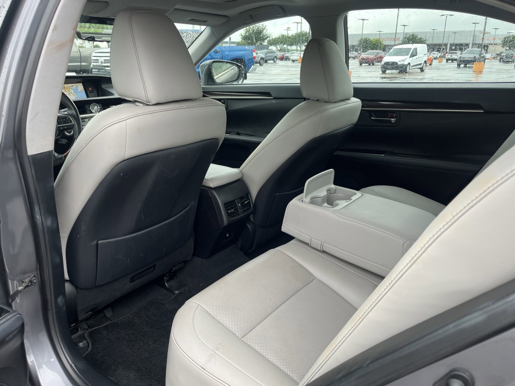 2018 Lexus ES Image 28