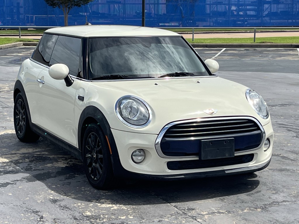 2018 MINI Cooper Image 3