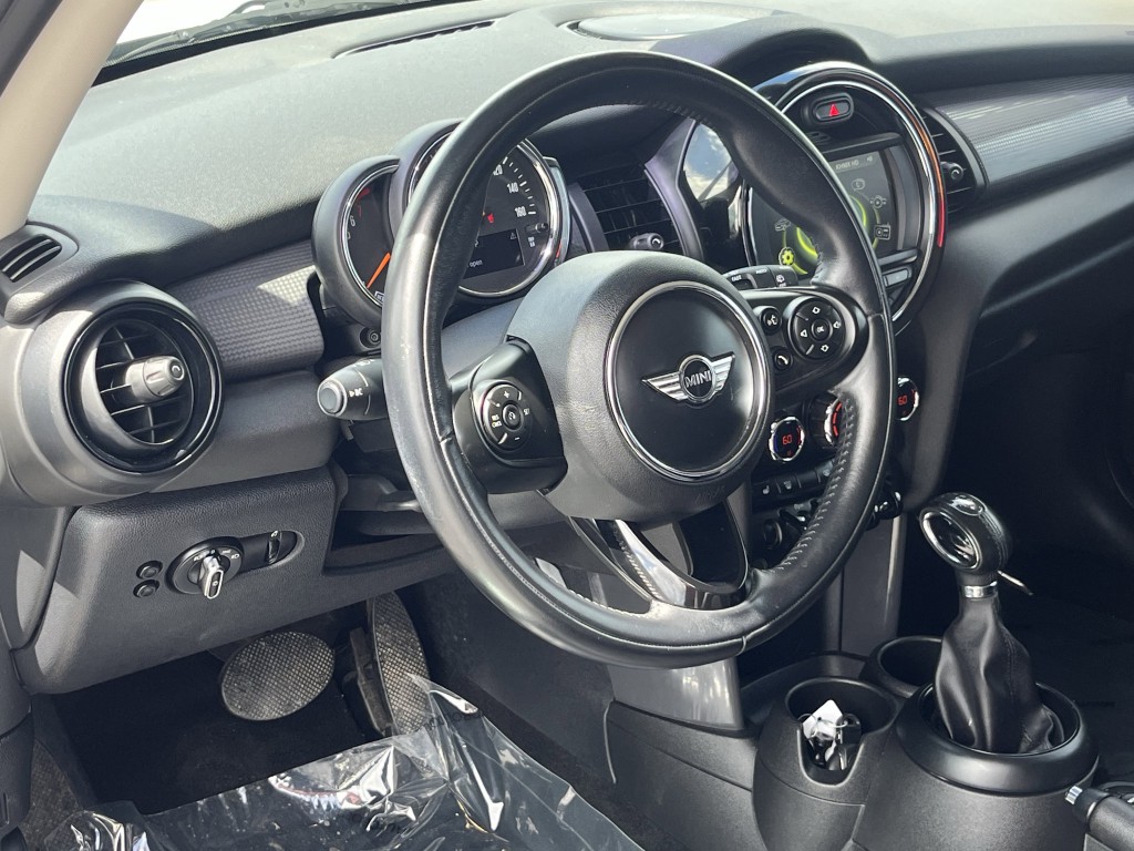 2018 MINI Cooper Image 12