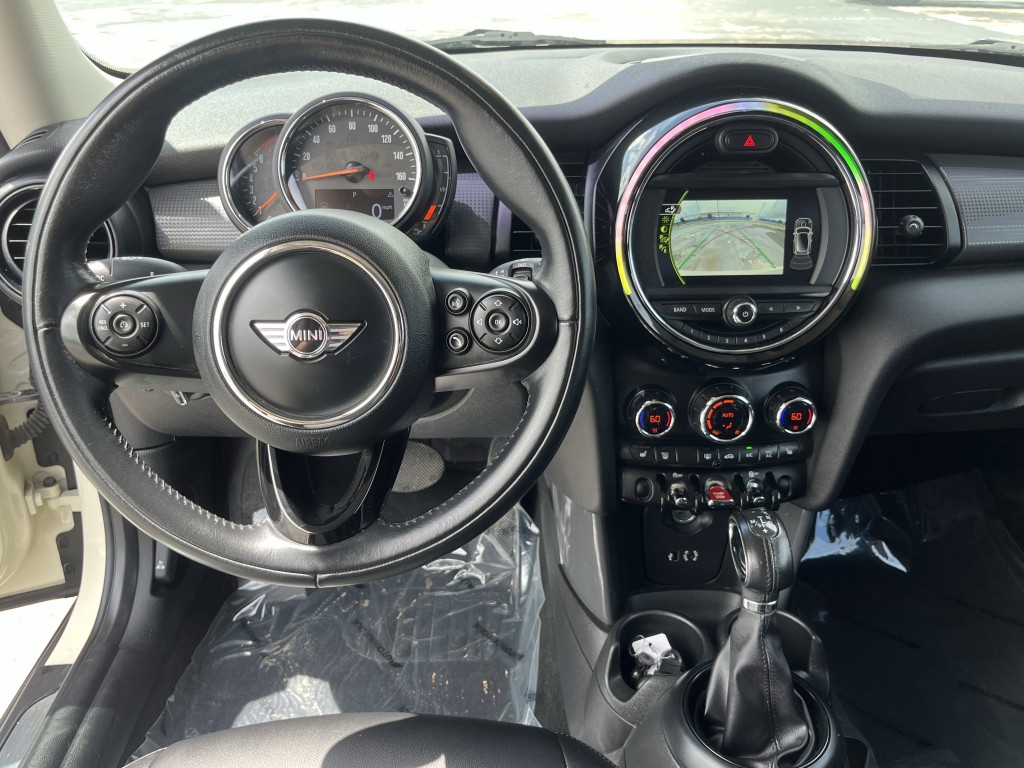 2018 MINI Cooper Image 13