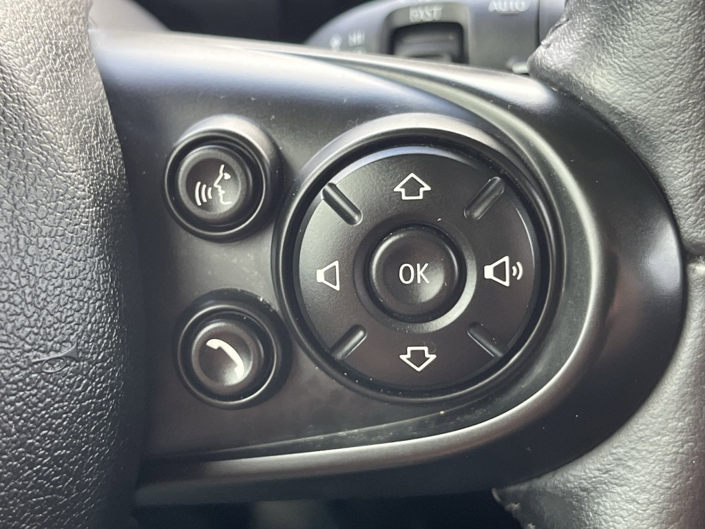 2018 MINI Cooper Image 16