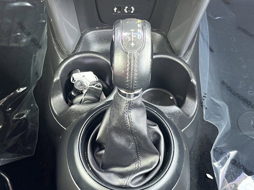 2018 MINI Cooper Image 18