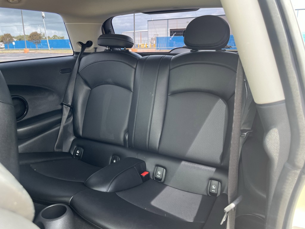 2018 MINI Cooper Image 26