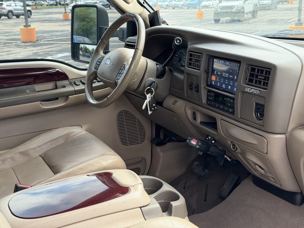 2004 Ford Excursion Image 13