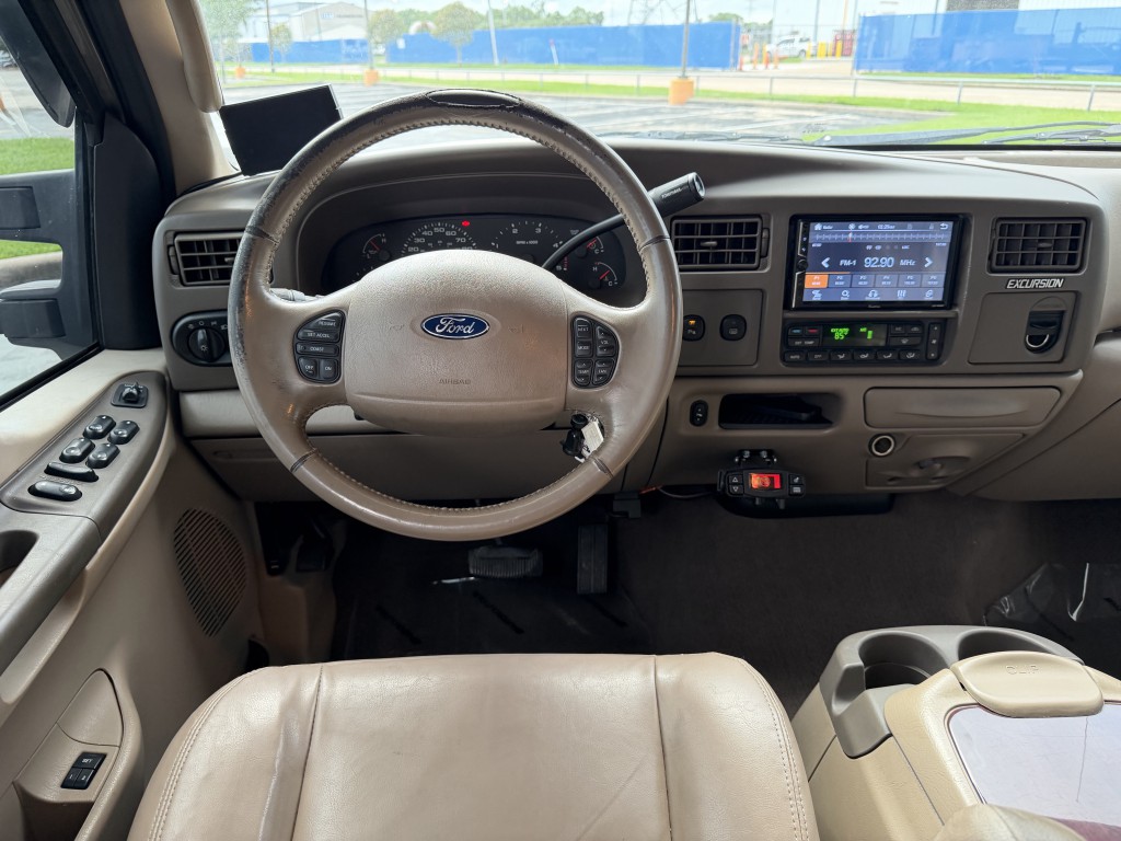 2004 Ford Excursion Image 14