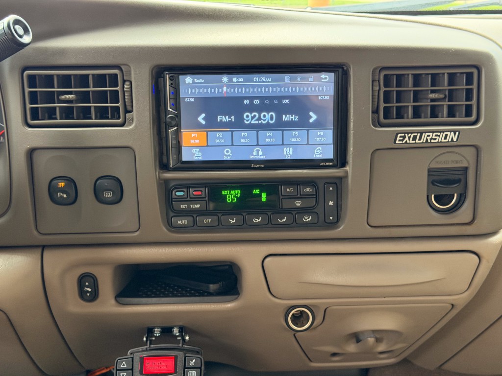 2004 Ford Excursion Image 16