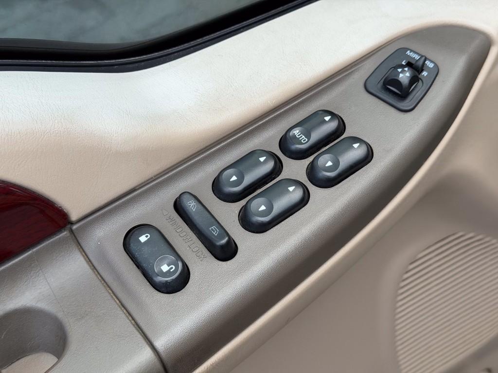 2004 Ford Excursion Image 18