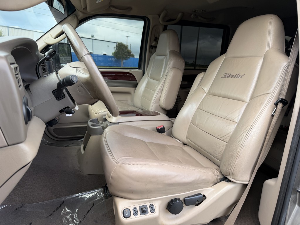 2004 Ford Excursion Image 19