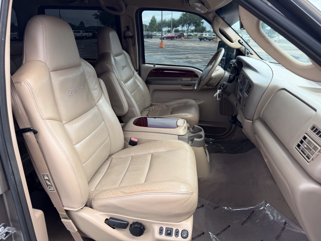 2004 Ford Excursion Image 20