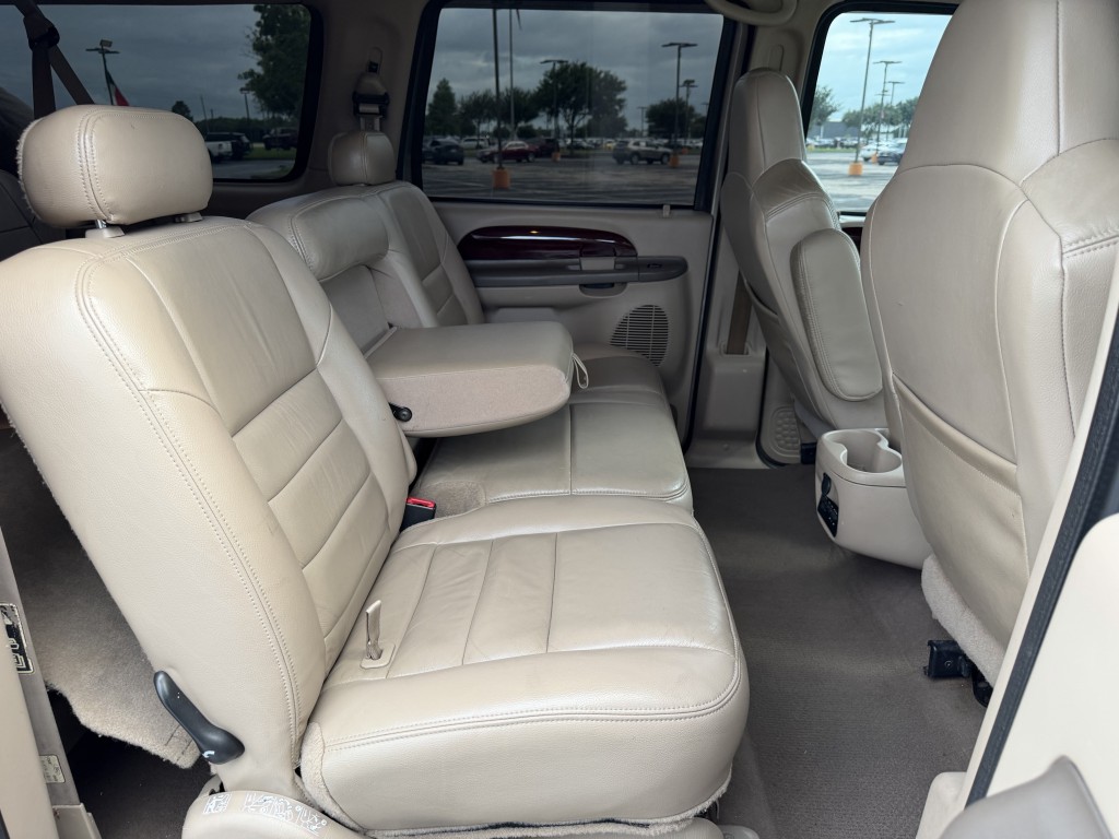 2004 Ford Excursion Image 21