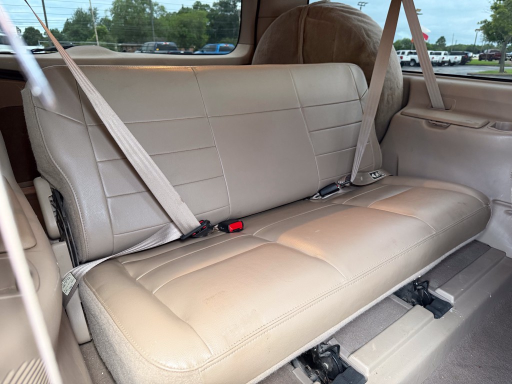 2004 Ford Excursion Image 22