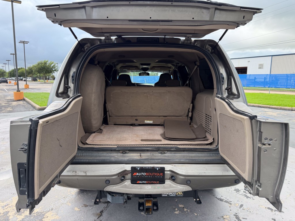 2004 Ford Excursion Image 24