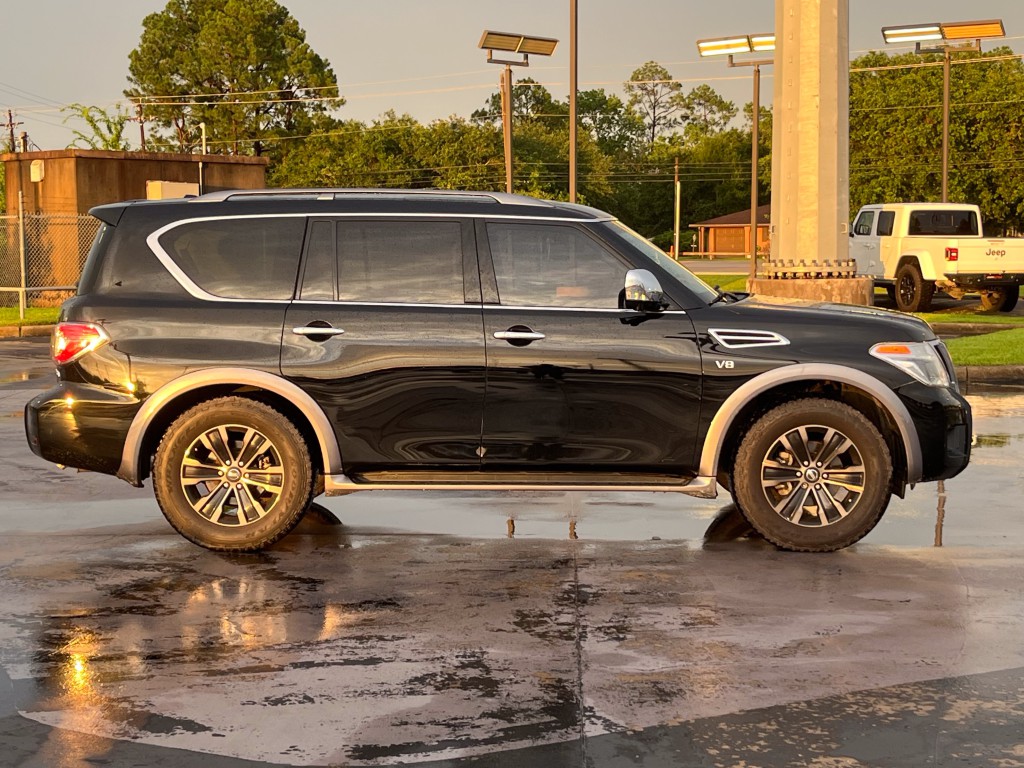 2017 Nissan Armada Image 10