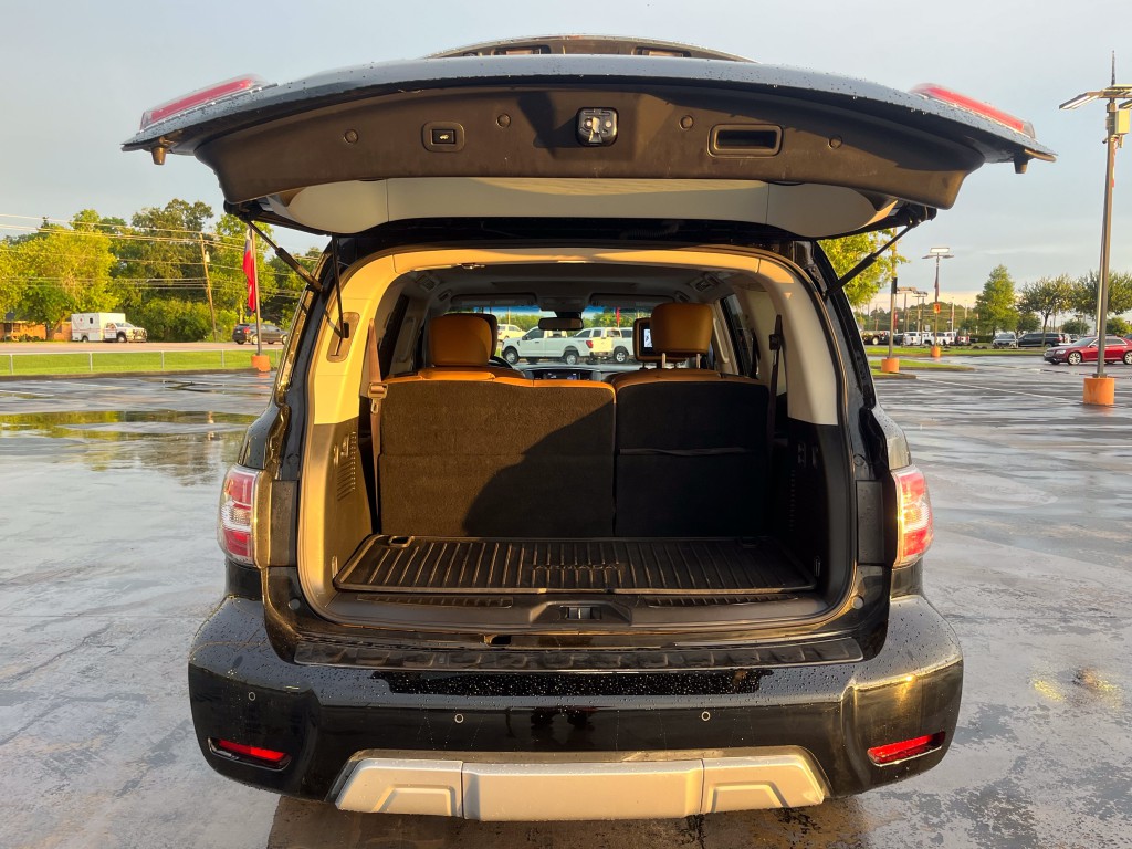 2017 Nissan Armada Image 11