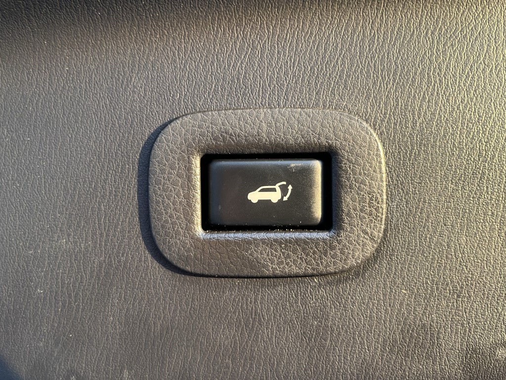 2017 Nissan Armada Image 13