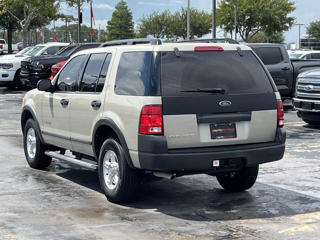 2004 Ford Explorer Image 9