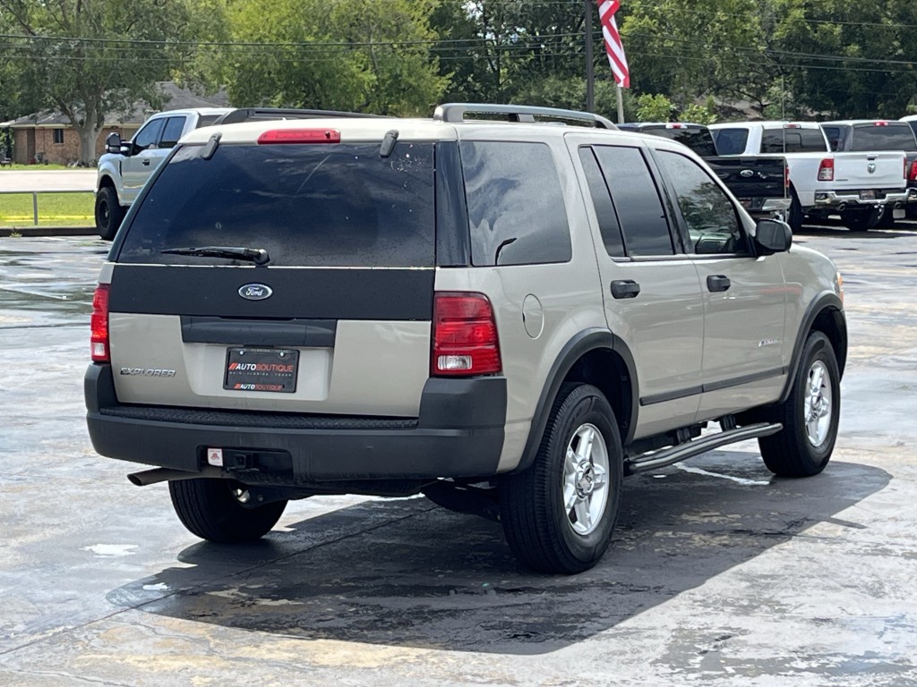 2004 Ford Explorer Image 10