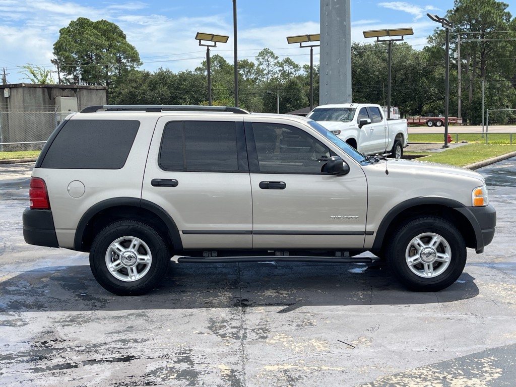 2004 Ford Explorer Image 11