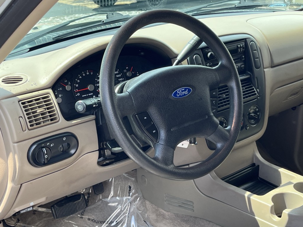 2004 Ford Explorer Image 12