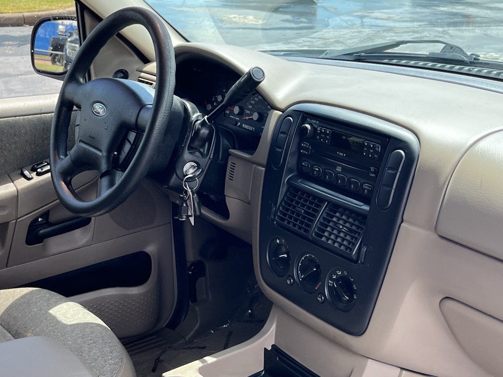 2004 Ford Explorer Image 13