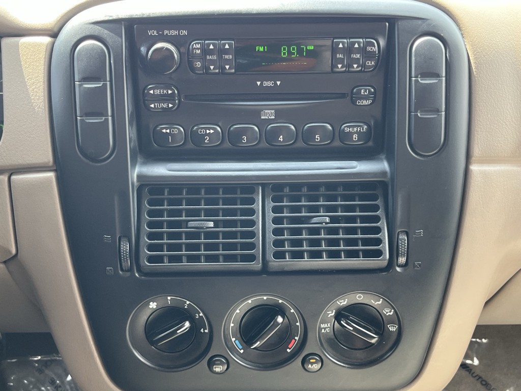 2004 Ford Explorer Image 20