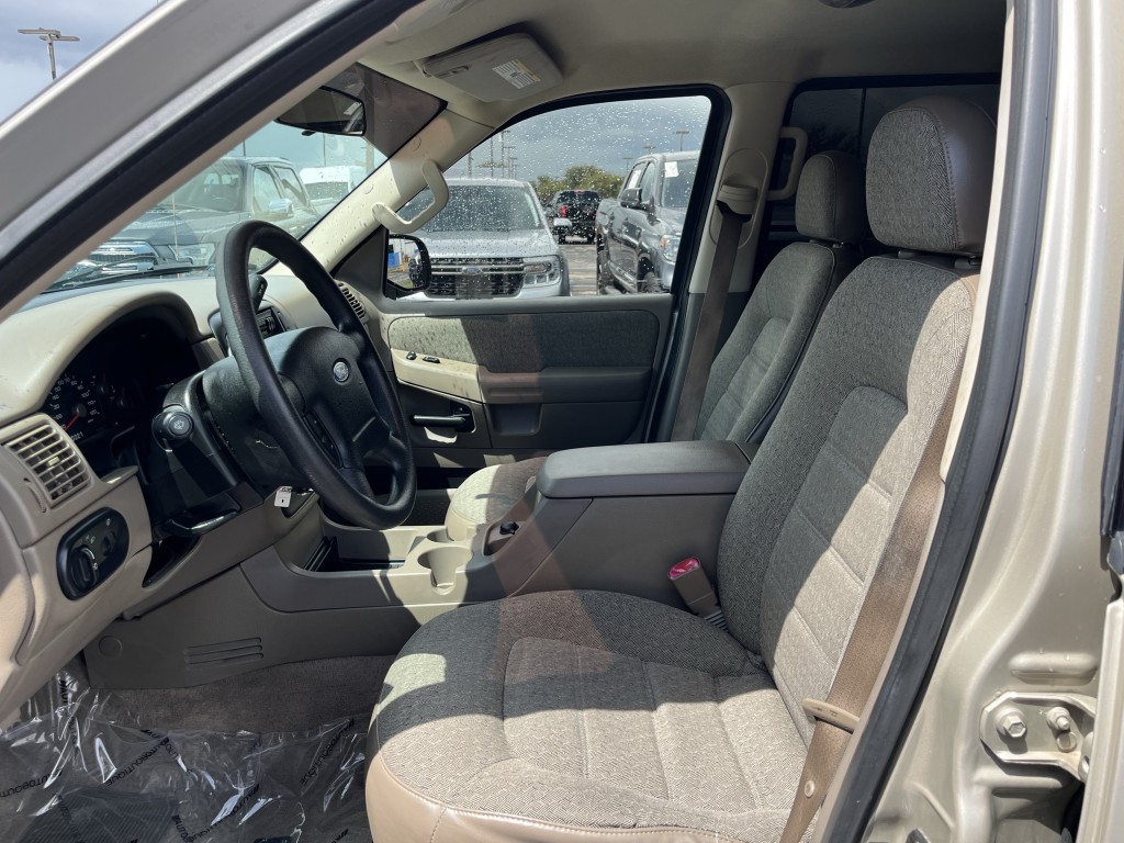 2004 Ford Explorer Image 23