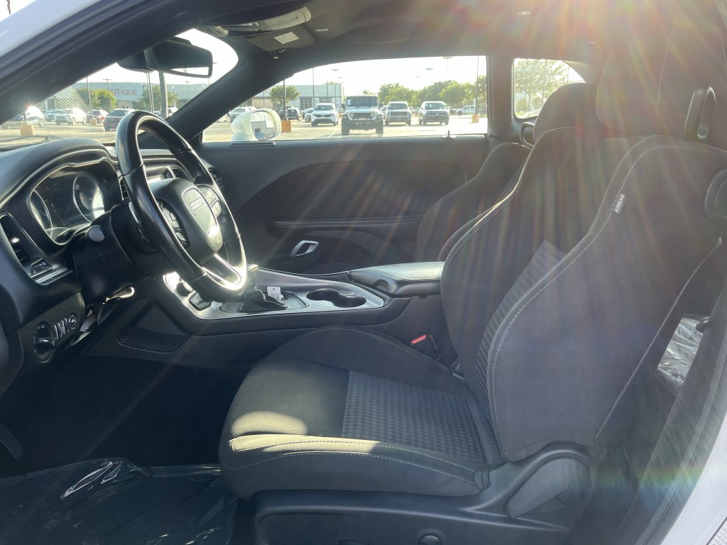 2022 Dodge Challenger Image 25