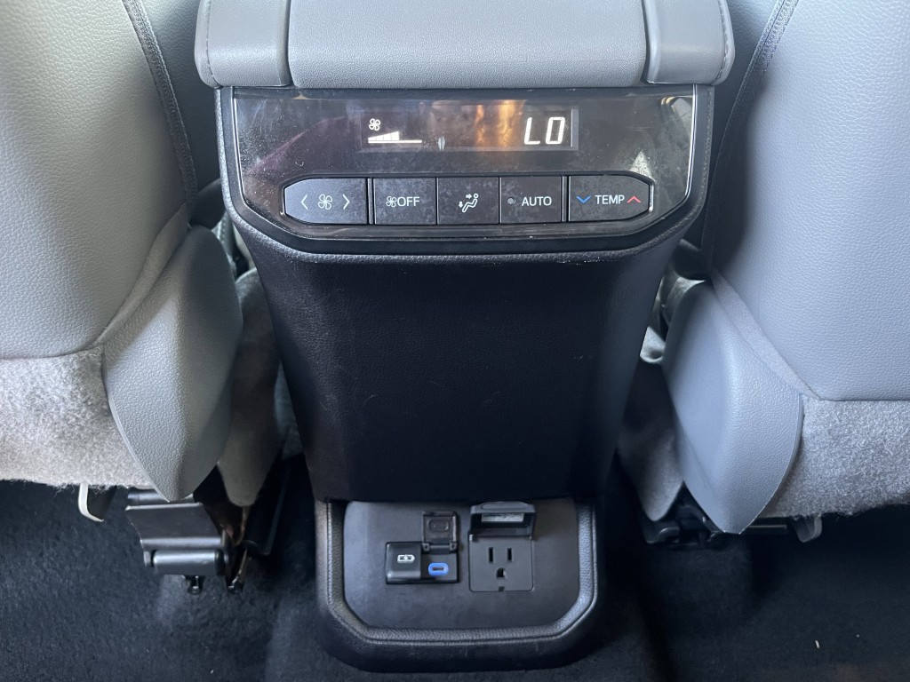2022 Toyota Highlander Image 26
