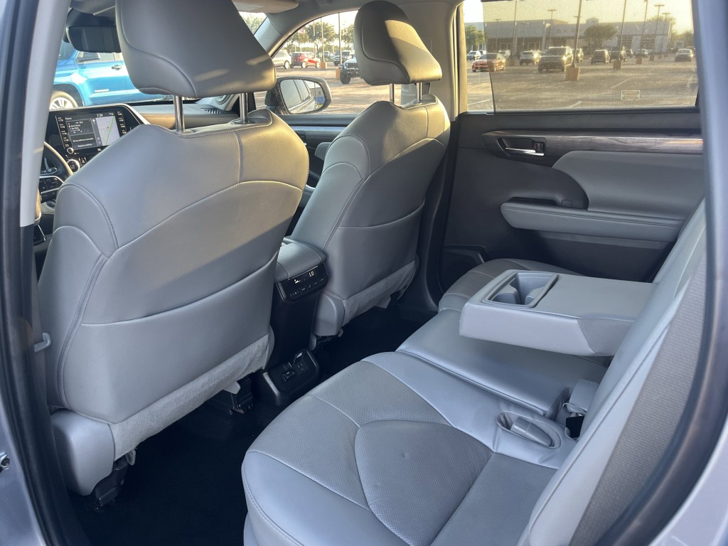 2022 Toyota Highlander Image 30