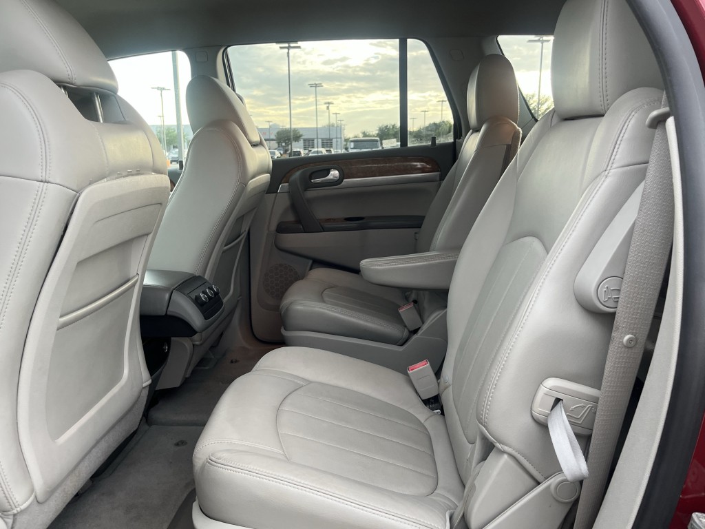 2011 Buick Enclave Image 31