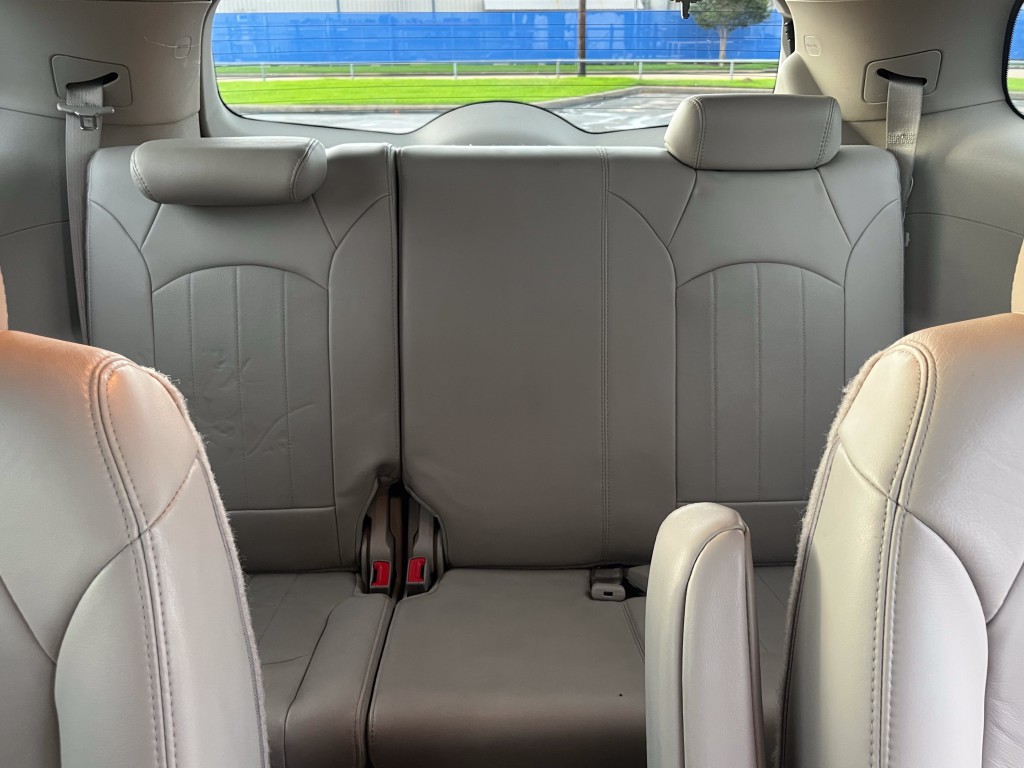 2011 Buick Enclave Image 32