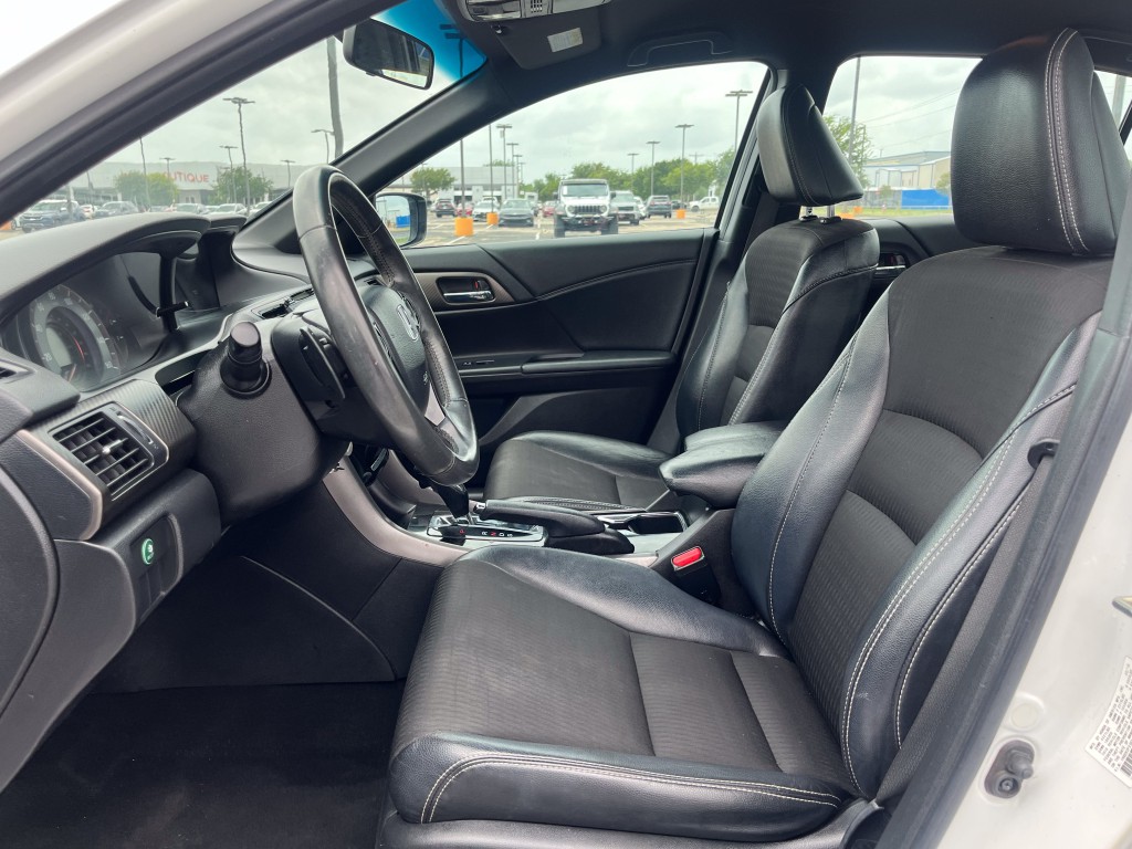 2016 Honda Accord Image 24