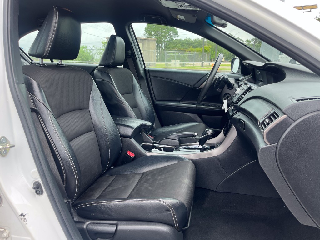 2016 Honda Accord Image 25
