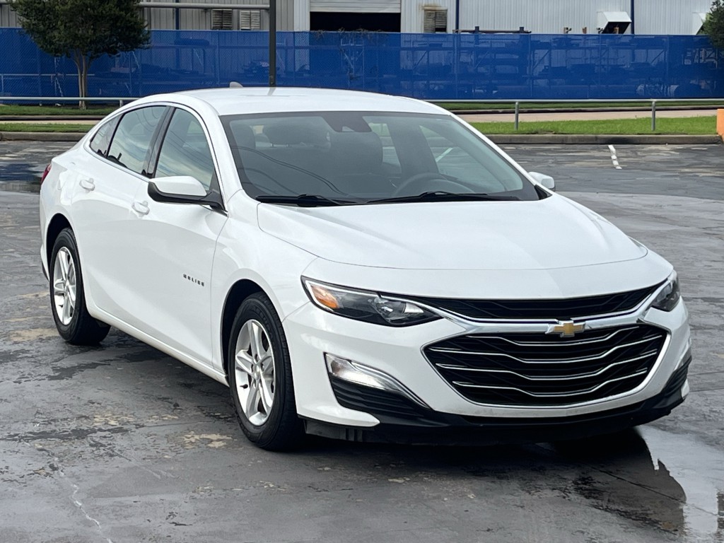 2022 Chevrolet Malibu Image 3