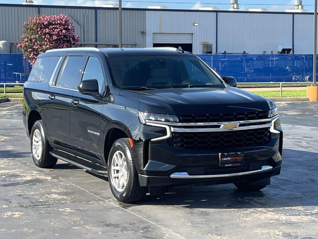 2021 Chevrolet Suburban Image 3