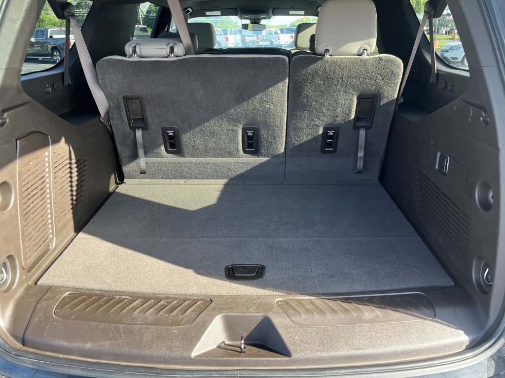 2021 Chevrolet Suburban Image 12